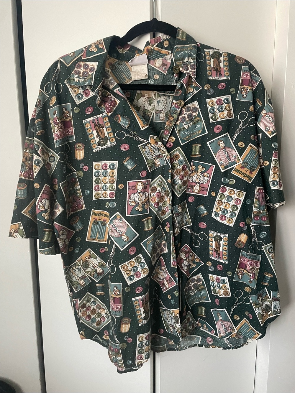 Bobbie Brooks Dark Green Short-Sleeve Button-Up Shirt with Sewing Motif
